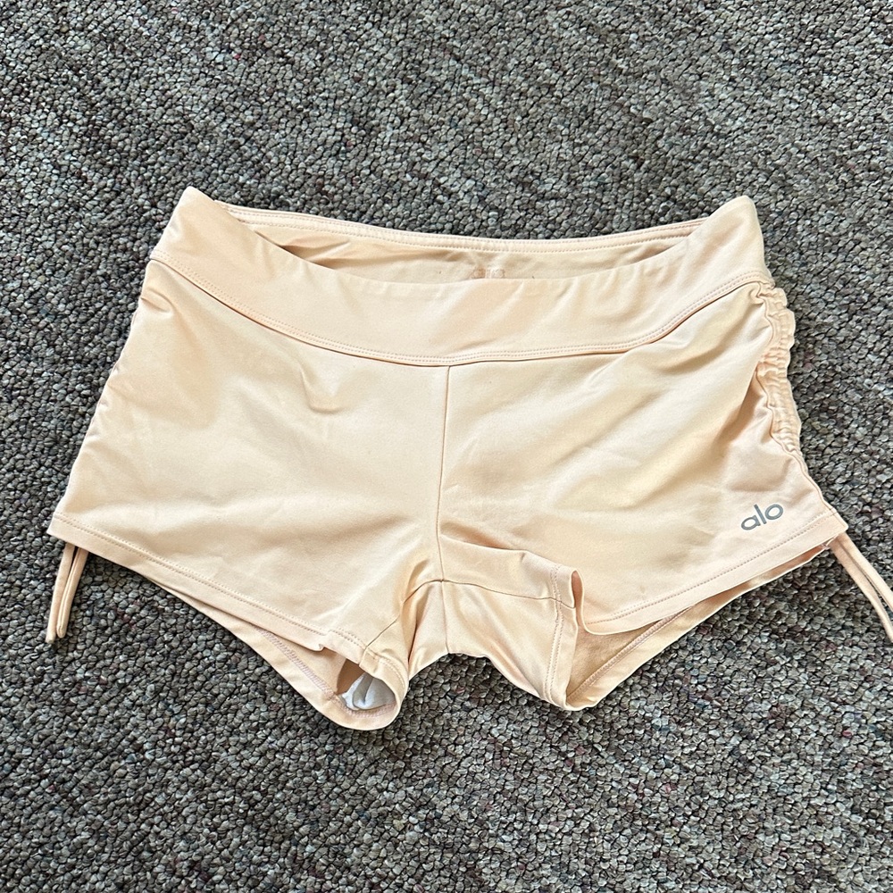 ALO Yoga Peach Women's Shorts